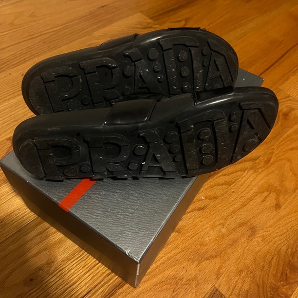 Prada - Picture 4 of 6